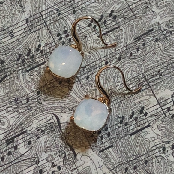 💋✨14K Gold plated white earrings✨👠 - Picture 2 of 4